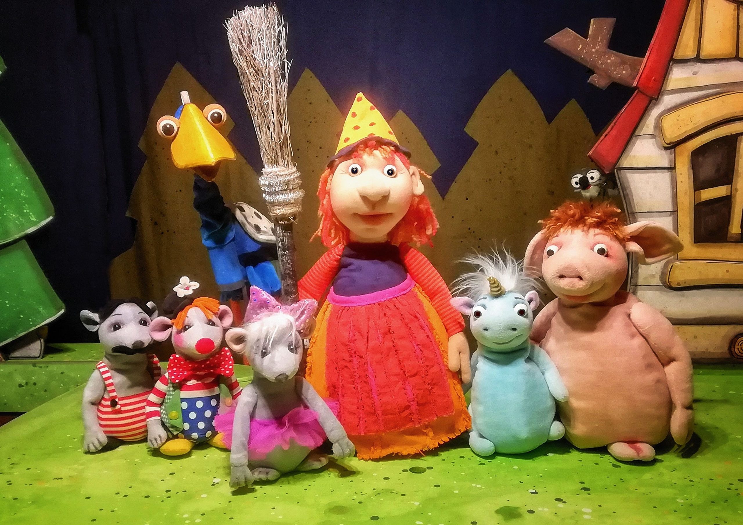 Die kleine Hexe und das himmelblaue Einhorn - Seifenblasen Figurentheater